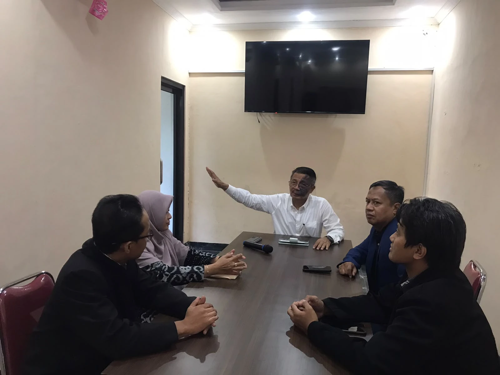 Silaturahmi dengan Senator RI Dr. Muhdi - 9